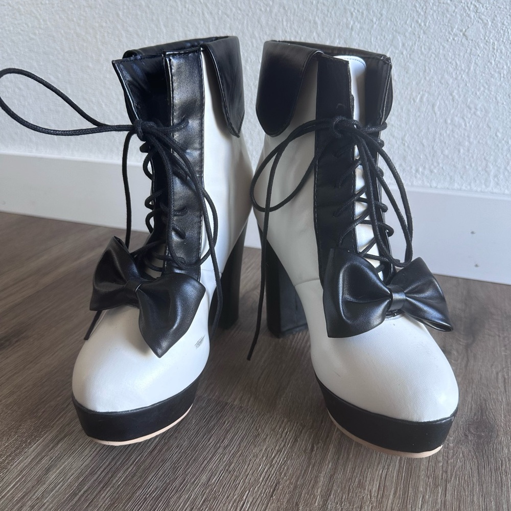 Jingpin Women's lace up boots with boy, size 5.5/36